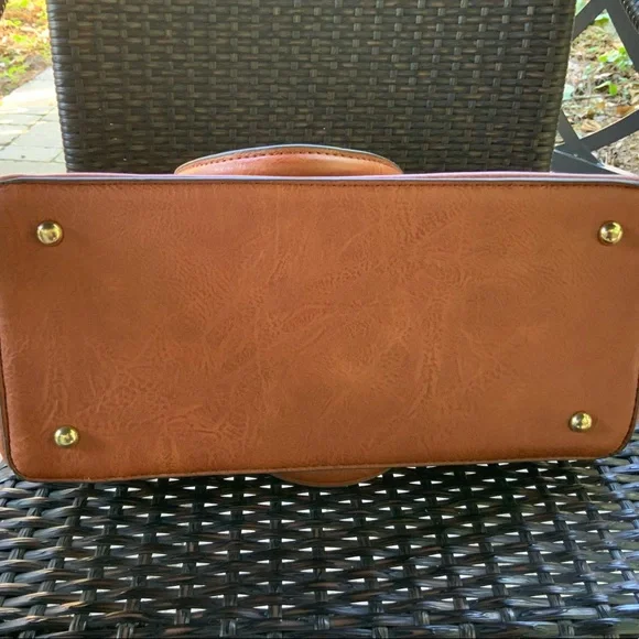 Crocodile Textured Structured Handbag - Picture 3 of 7